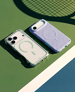 ein iPhone mit mintfarbener, durchsichtiger Hülle. Ein weiteres mit violettfarbener Hülle