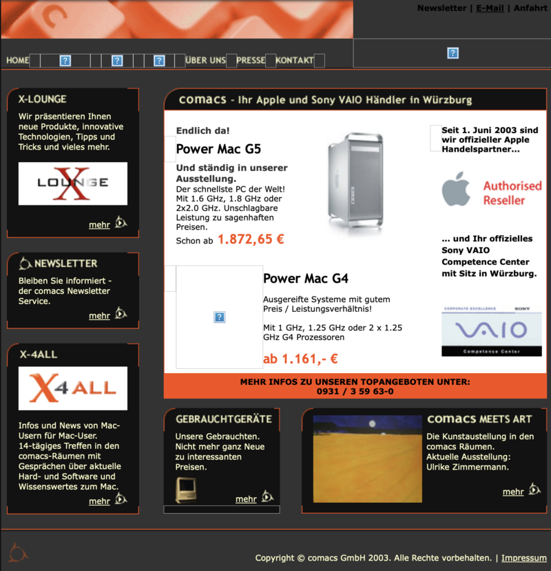 dunkelgraue Webseite mit orangen Elementen, das Apple Produkt Power Mac G5 ist zu sehen